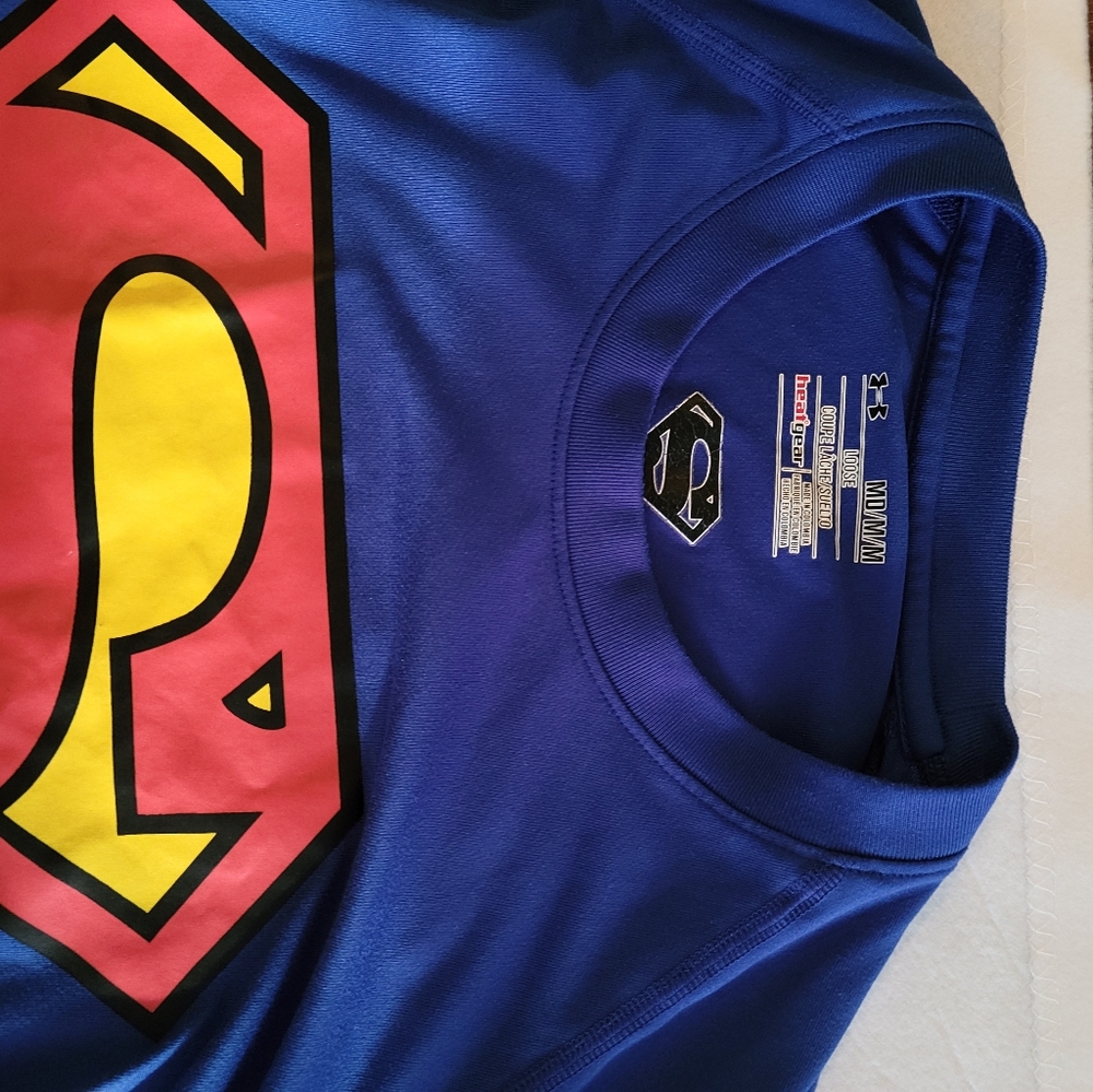 Under-armor Superman t-shirt. Medium